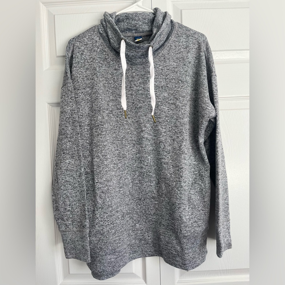 Old Navy Heathered Grey Pullover with side pockets.